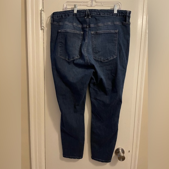 Good American Good Legs Crop Jeans Size 22 - Picture 12 of 12